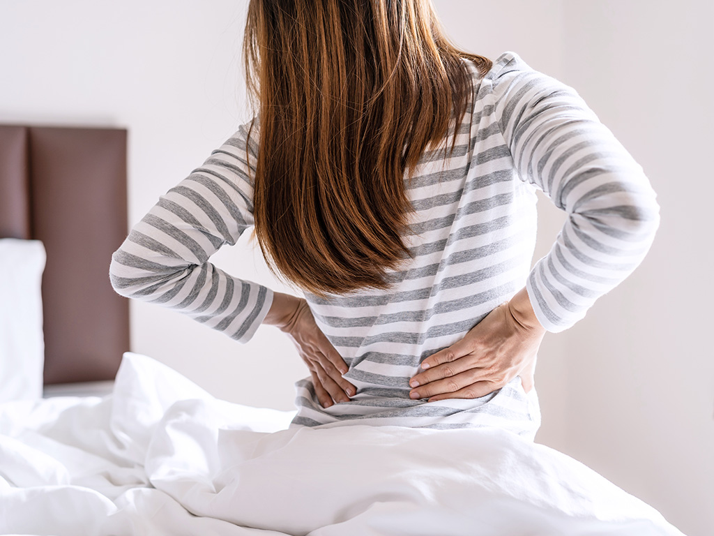 Consejos para dormir y evitar el dolor de espalda