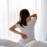¿Por qué nos levantamos con dolor de espalda? La relación entre el colchón y el descanso